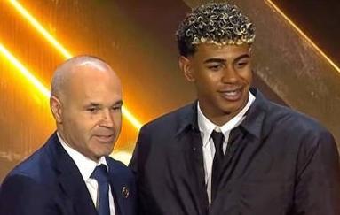 火药味！莫兰特用手狂指克莱面部，克莱怒火中烧一把甩开