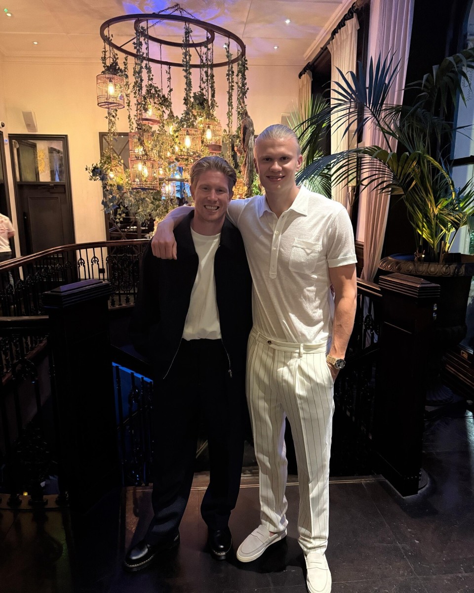 这位年轻前锋不负众望，在皇家马德里5-1战胜皇家贝蒂斯的比赛中，完成了职业生涯首个帽子戏法⚽✨ 来源：GOAL