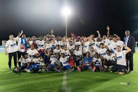 骑士新赛季表现下滑，爆冷输给马刺，主场优势助力取胜，马刺虽缺主力仍保持竞争力。